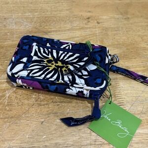 Vera Bradley Smartphone Wristlet 2.0 African Violet Signature Print.‎ Brand New